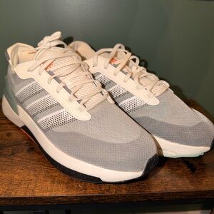 Adidas Avryn running shoes